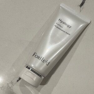 Hyalogy Perfect Re-puercence Wash - White